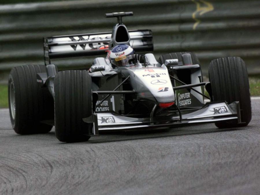  McLaren Mercedes-Benz MP4-15 2000 года  (фото 1 из 12)